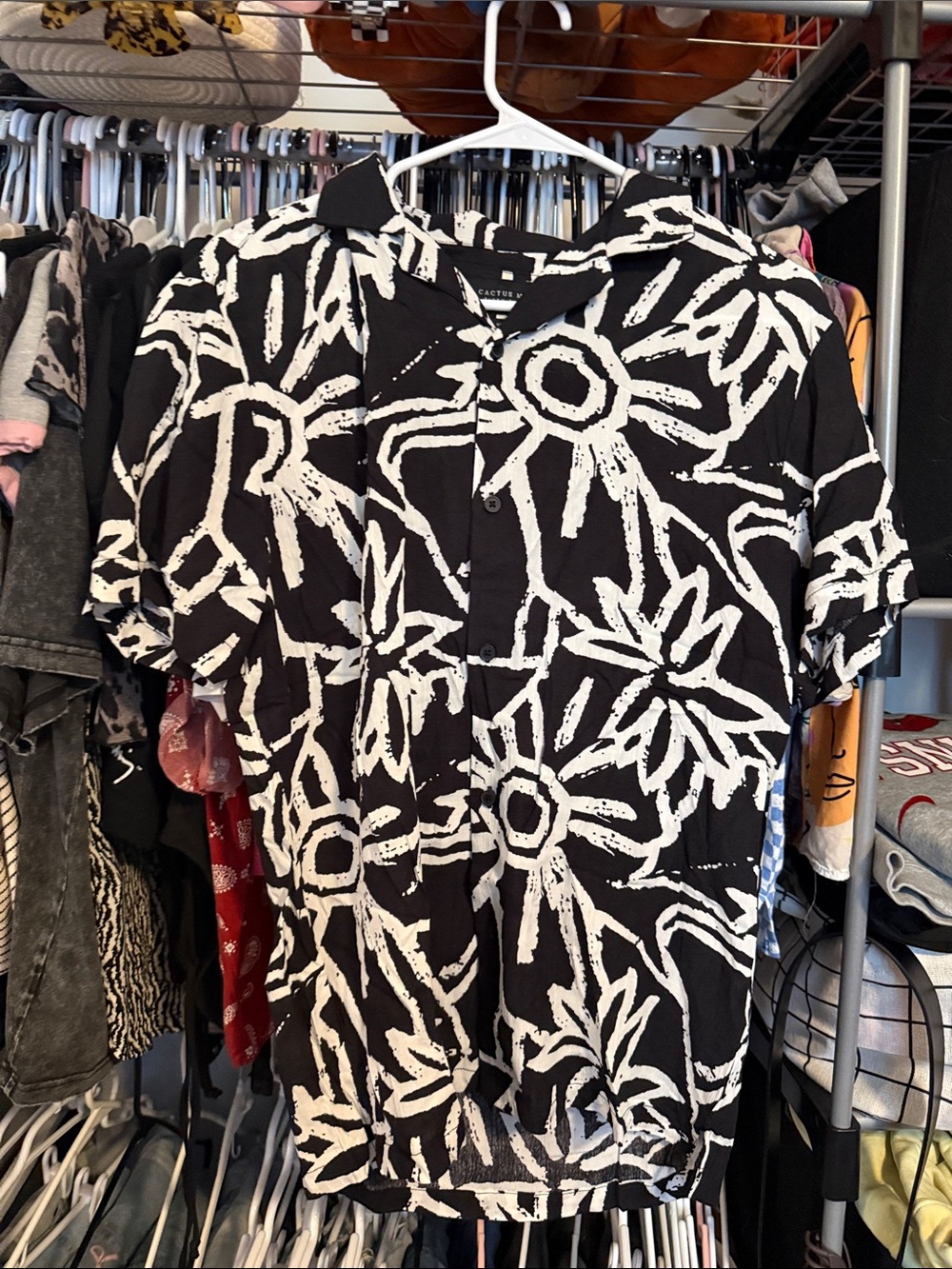 Men's Black & White Floral Short-Sleeve Button-Down Shirt